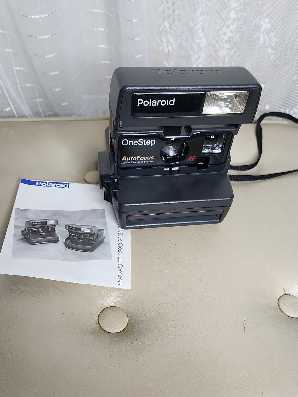 Polaroid OneStep Autofocus 600 instant film camera W/ instruction Manual